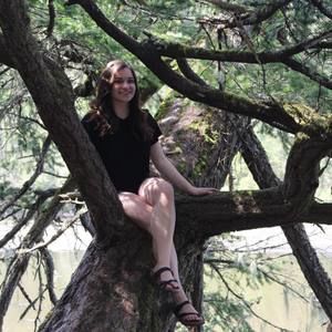 Meet your Posher, Caitlin